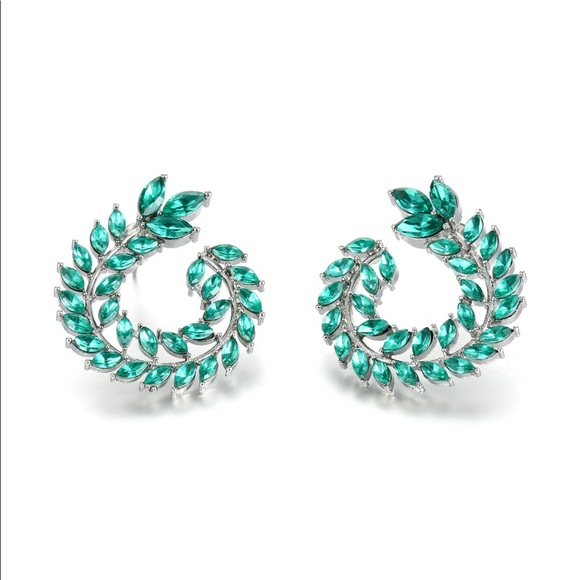  Regal Wreath Earrings  - Picture 4 of 5